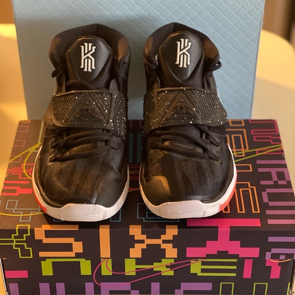 Boy size 7Y Black Nike Kyrie 6. Shoes are brand new only worn once. Orig box - Picture 4 of 7